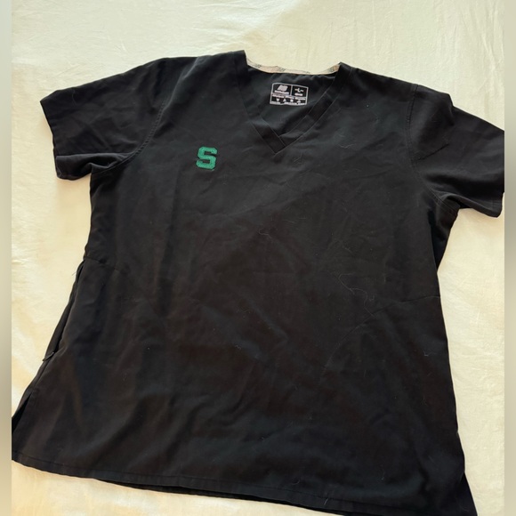 Women’s New Balance Black Scrub Set - Picture 5 of 9